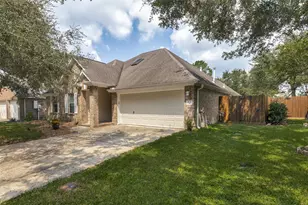 2131 Lakewind Ln, League City, TX 77573 - Photo 3