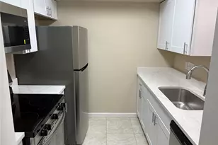 4645 Wild Indigo St, Houston, TX 77027 - Photo 5