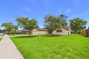 1909 Tracy Lynn Ln, Alvin, TX 77511 - Photo 3