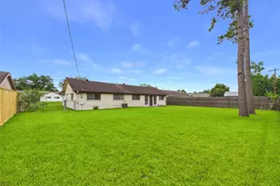 1909 Tracy Lynn Ln, Alvin, TX 77511 - Photo 5