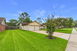 1909 Tracy Lynn Ln, Alvin, TX 77511 - Photo 3