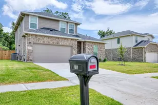 407 Magnolia St, Richwood, TX 77566 - Photo 3