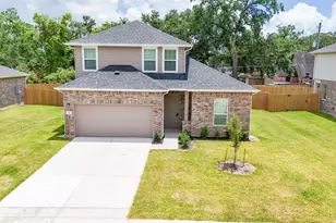 407 Magnolia St, Richwood, TX 77566 - Photo 1