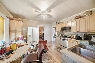 401 N William Barnett Ave, Cleveland, TX 77327 - Photo 5
