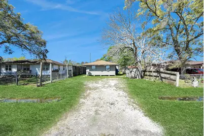 817 Church Street, Crosby, TX 77532 - Photo 17