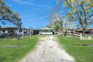 817 Church St, Crosby, TX 77532 - Photo 17