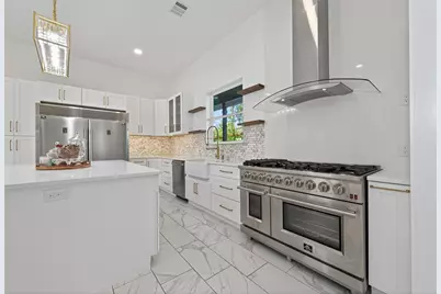 8006 Longridge Drive, Houston, TX 77055 - Photo 13