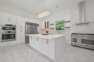 8006 Longridge Dr, Houston, TX 77055 - Photo 11