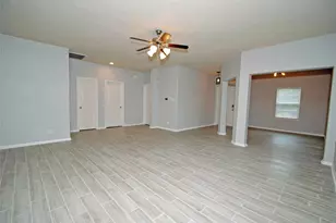 7019 Hazelnut Ln, Baytown, TX 77521 - Photo 7