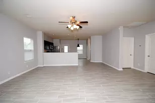 7019 Hazelnut Ln, Baytown, TX 77521 - Photo 9