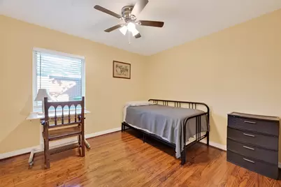 138 E Rocky Creek Road, Houston, TX 77076 - Photo 9