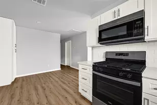 10705 Munn St, Houston, TX 77029 - Photo 9