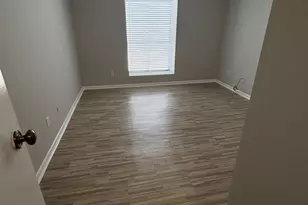 3055 SW Walnut Bend Ln, Houston, TX 77042 - Photo 3