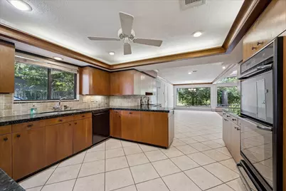 6 Gessner Road, Houston, TX 77024 - Photo 11