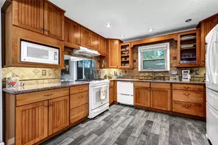 1101 Killarney Ave, Friendswood, TX 77546 - Photo 9