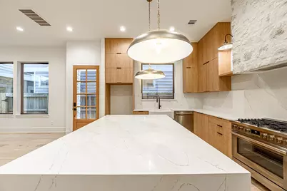 1104 W 9th Street, Houston, TX 77007 - Photo 7
