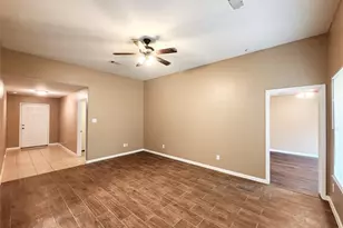 927 Paradise Rd, Baytown, TX 77521 - Photo 1