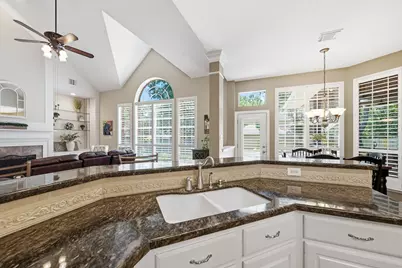 67 Driftoak Circle, The Woodlands, TX 77381 - Photo 19