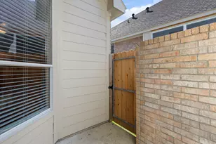 162 E Northcastle Cir, The Woodlands, TX 77384 - Photo 21