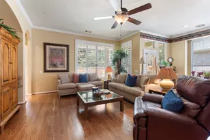 162 E Northcastle Cir, The Woodlands, TX 77384 - Photo 9