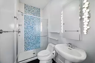 823 Cortlandt St, Houston, TX 77007 - Photo 5