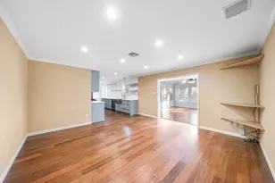 11931 Dunlap St, Houston, TX 77035 - Photo 5