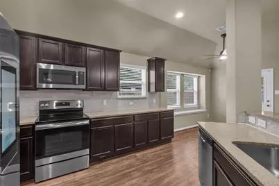 604 Foxmeadow Lane, Cleveland, TX 77327 - Photo 11