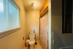 1747 W 10th St, Freeport, TX 77541 - Photo 11