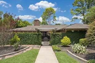 10034 Meadow Lake Ln, Houston, TX 77042 - Photo 1