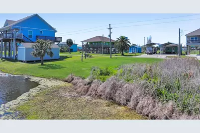 1980 Avenue F, Crystal Beach, TX 77650 - Photo 11