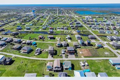 1980 Avenue F, Crystal Beach, TX 77650 - Photo 23