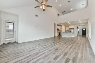 13017 Sapphire Lake Ln, Texas City, TX 77568 - Photo 7