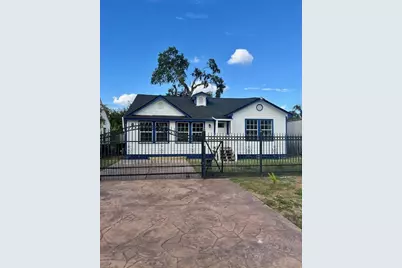 425 Caplin Street, Houston, TX 77022 - Photo 1