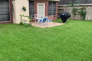 6810 Springcrest Dr, Sugar Land, TX 77479 - Photo 9