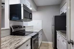 2102 5th Ave N, Texas City, TX 77590 - Photo 5