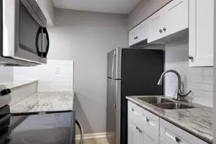 2102 5th Ave N, Texas City, TX 77590 - Photo 7