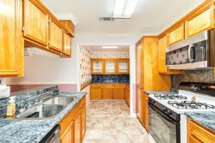 429 E Kiber St, Angleton, TX 77515 - Photo 17