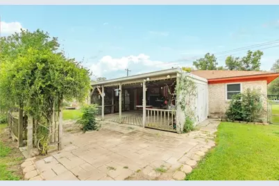 429 E Kiber Street, Angleton, TX 77515 - Photo 5