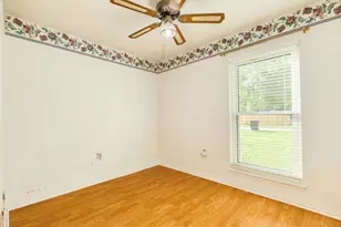 429 E Kiber St, Angleton, TX 77515 - Photo 23