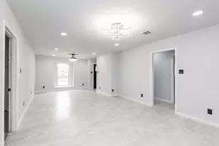 1109 E Columbia Ln, Deer Park, TX 77536 - Photo 9