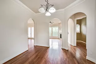 11025 Robin Hood Ct, Houston, TX 77043 - Photo 15