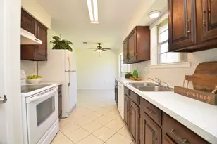 11502 Elmcroft Dr, Houston, TX 77099 - Photo 7