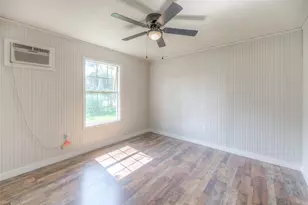 415 E Sherwood Dr, Livingston, TX 77351 - Photo 9