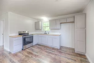415 E Sherwood Dr, Livingston, TX 77351 - Photo 5