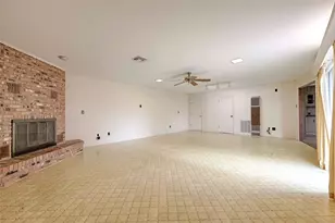 302 Baumgarten St, Schulenburg, TX 78956 - Photo 3