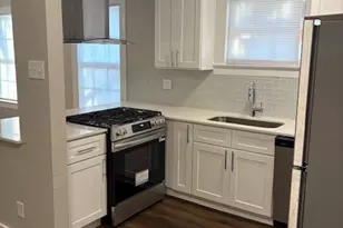2424 Ave 0 1/2 St, Galveston, TX 77550 - Photo 5