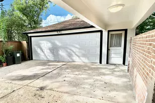 10010 Burgoyne Rd, Houston, TX 77042 - Photo 31