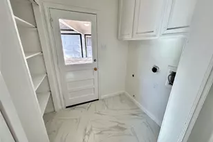 10010 Burgoyne Rd, Houston, TX 77042 - Photo 17