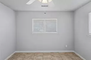 9119 Glenbury Dr, Houston, TX 77037 - Photo 9