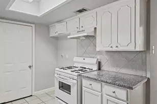 9119 Glenbury Dr, Houston, TX 77037 - Photo 7